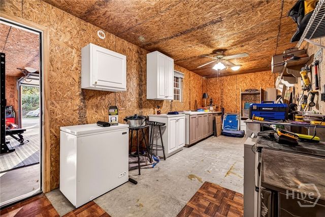 1121 Madrid Avenue, Savannah, GA 31406