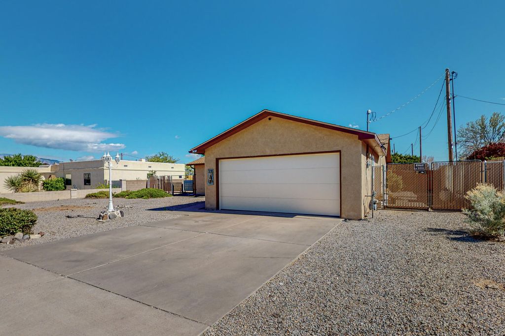 3010 May Circle SE, Rio Rancho, NM 87124