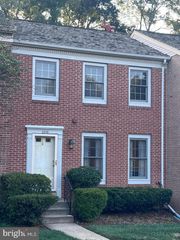 2276 CARTBRIDGE RD, Falls Church, VA 22043