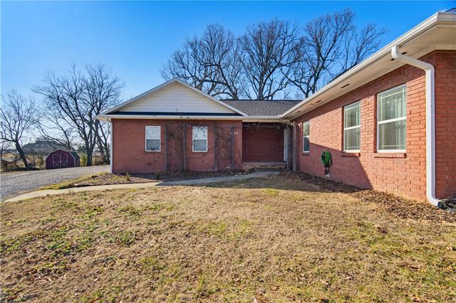 1349 Harmon Road, Fayetteville, AR 72704