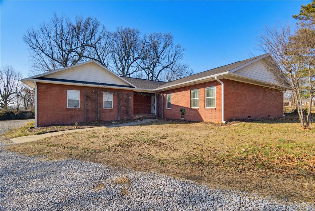 1349 Harmon Road, Fayetteville, AR 72704