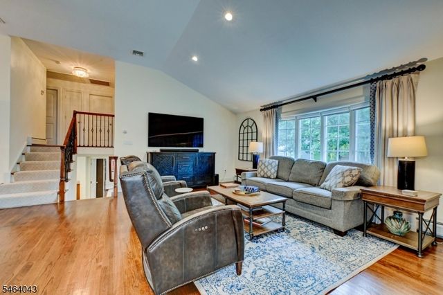 44 Northview Dr, Morris Plains Boro, NJ 07950