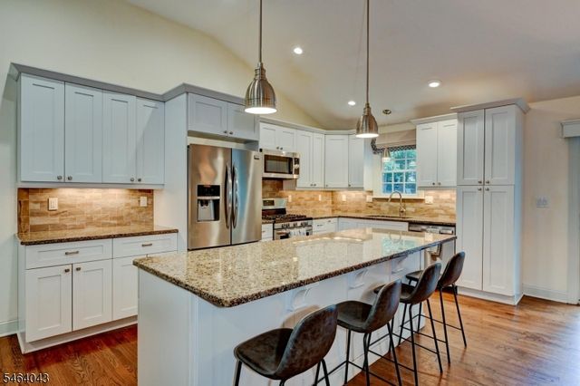 44 Northview Dr, Morris Plains Boro, NJ 07950