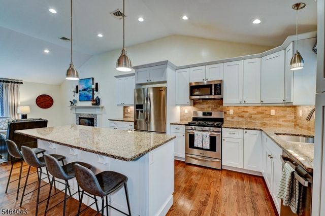 44 Northview Dr, Morris Plains Boro, NJ 07950