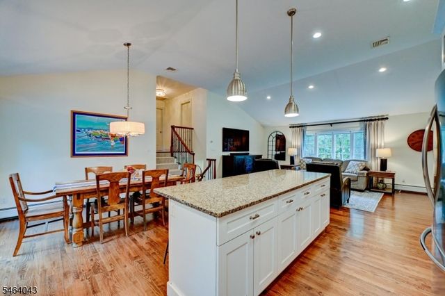 44 Northview Dr, Morris Plains Boro, NJ 07950