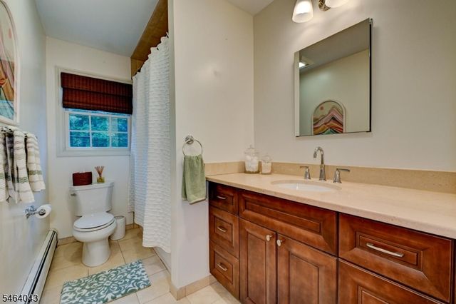 44 Northview Dr, Morris Plains Boro, NJ 07950
