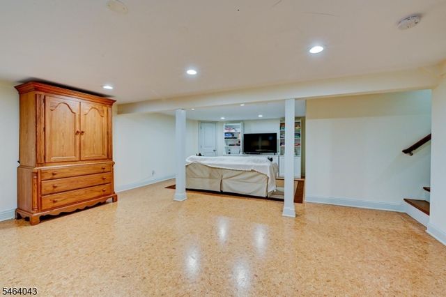 44 Northview Dr, Morris Plains Boro, NJ 07950