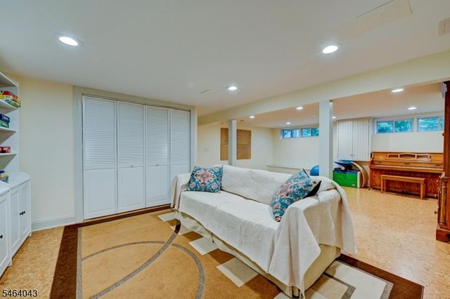 44 Northview Dr, Morris Plains Boro, NJ 07950