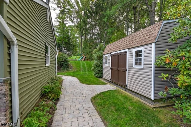 44 Northview Dr, Morris Plains Boro, NJ 07950