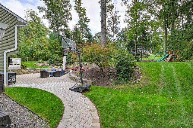 44 Northview Dr, Morris Plains Boro, NJ 07950