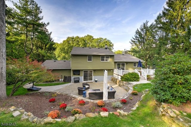44 Northview Dr, Morris Plains Boro, NJ 07950