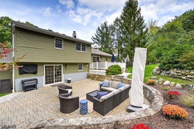 44 Northview Dr, Morris Plains Boro, NJ 07950