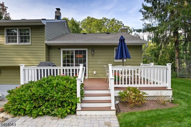 44 Northview Dr, Morris Plains Boro, NJ 07950