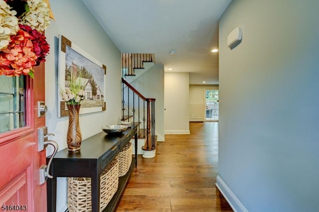 44 Northview Dr, Morris Plains Boro, NJ 07950