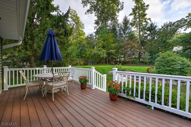 44 Northview Dr, Morris Plains Boro, NJ 07950