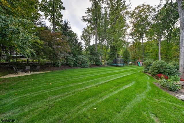 44 Northview Dr, Morris Plains Boro, NJ 07950