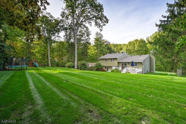 44 Northview Dr, Morris Plains Boro, NJ 07950