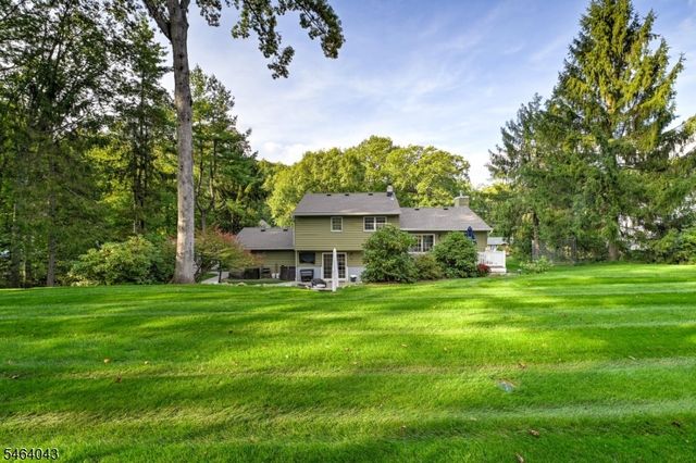 44 Northview Dr, Morris Plains Boro, NJ 07950