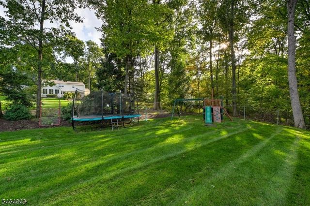 44 Northview Dr, Morris Plains Boro, NJ 07950