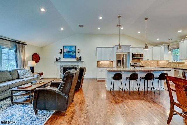 44 Northview Dr, Morris Plains Boro, NJ 07950