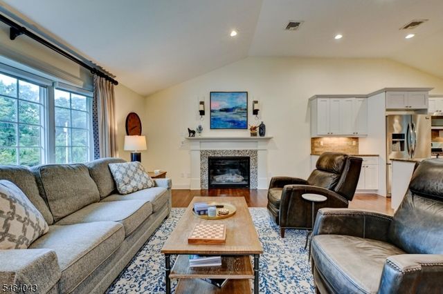 44 Northview Dr, Morris Plains Boro, NJ 07950