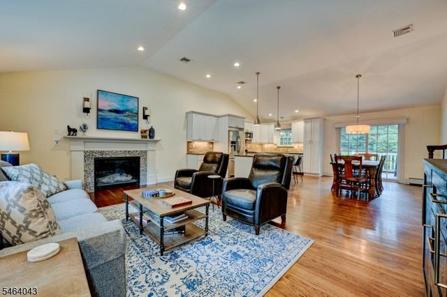 44 Northview Dr, Morris Plains Boro, NJ 07950