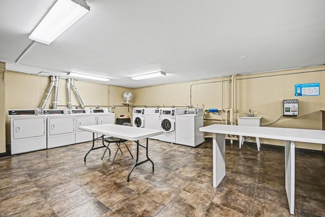 9720 S Pulaski Road 102, Oak Lawn, IL 60453