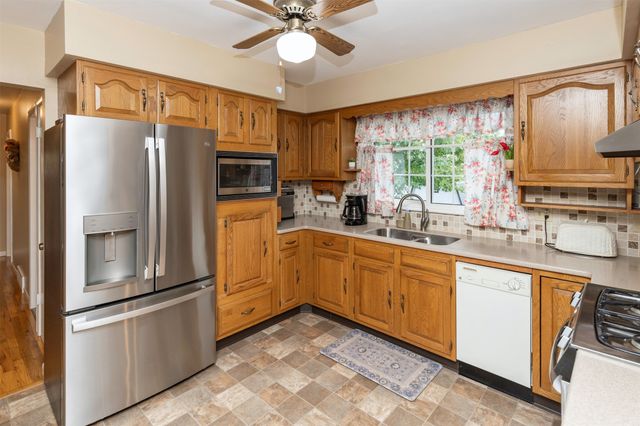 219 Palomino Parkway, Des Moines, IA 50320