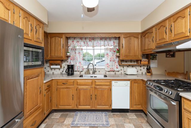 219 Palomino Parkway, Des Moines, IA 50320