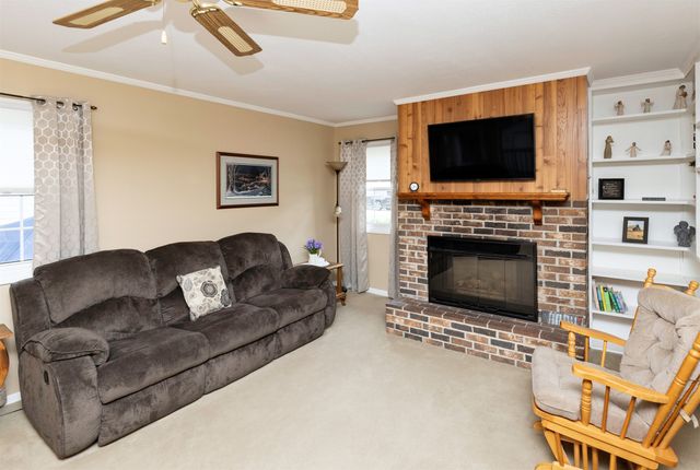 219 Palomino Parkway, Des Moines, IA 50320