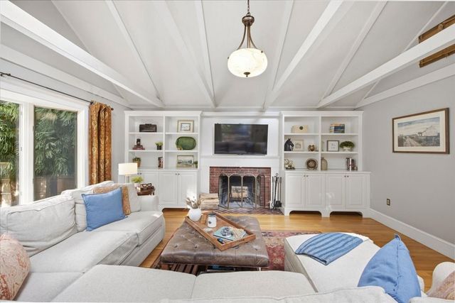 103 Lewis Ave, Walpole, MA 02081