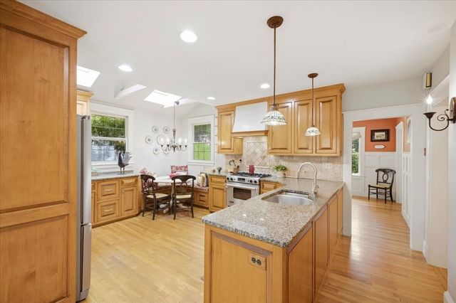 103 Lewis Ave, Walpole, MA 02081