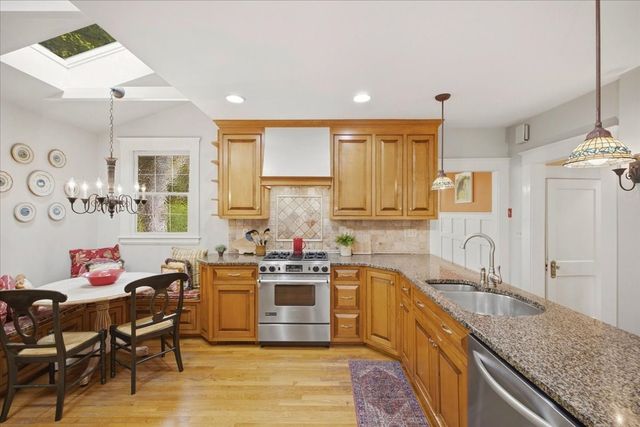 103 Lewis Ave, Walpole, MA 02081