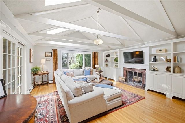 103 Lewis Ave, Walpole, MA 02081