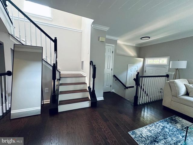 46810 GRAHAM COVE SQ, Sterling, VA 20165