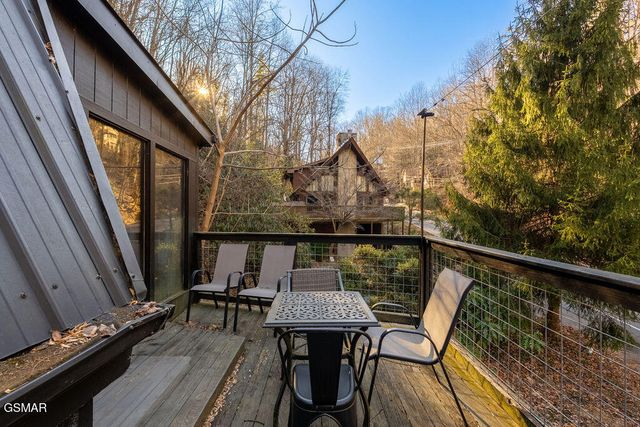 1043 Ski Mountain Road, Gatlinburg, TN 37738