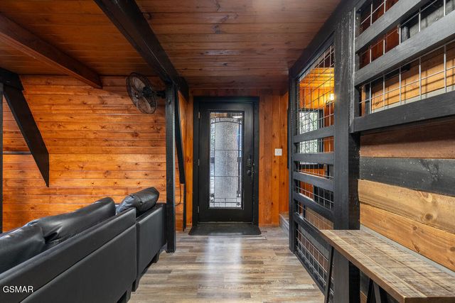 1043 Ski Mountain Road, Gatlinburg, TN 37738