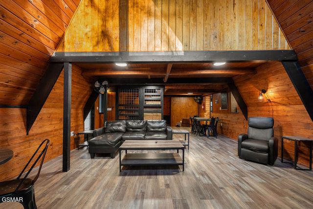 1043 Ski Mountain Road, Gatlinburg, TN 37738