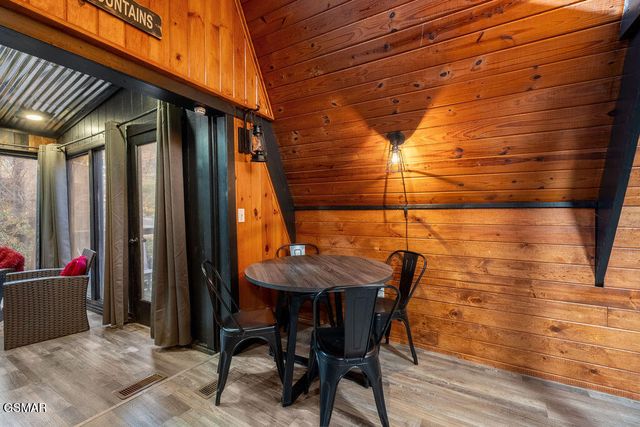 1043 Ski Mountain Road, Gatlinburg, TN 37738