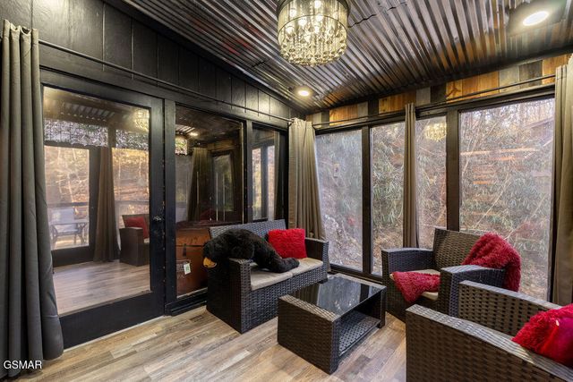 1043 Ski Mountain Road, Gatlinburg, TN 37738