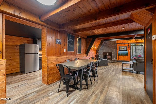 1043 Ski Mountain Road, Gatlinburg, TN 37738