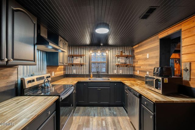 1043 Ski Mountain Road, Gatlinburg, TN 37738