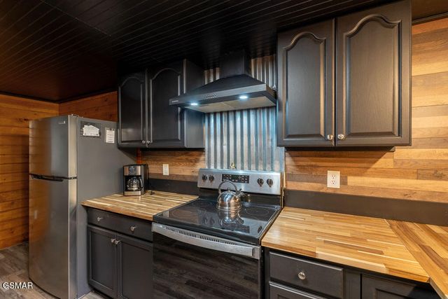 1043 Ski Mountain Road, Gatlinburg, TN 37738