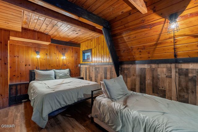 1043 Ski Mountain Road, Gatlinburg, TN 37738