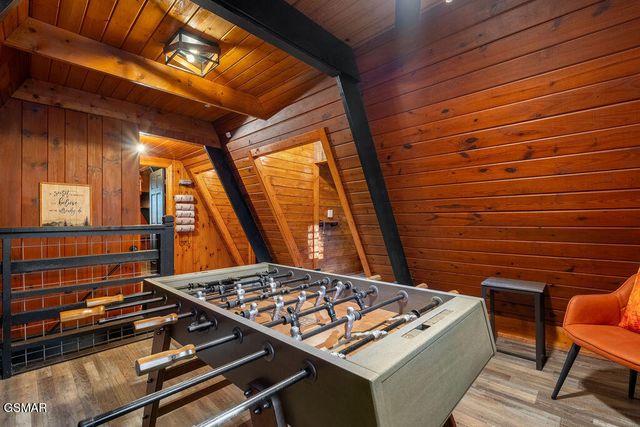 1043 Ski Mountain Road, Gatlinburg, TN 37738