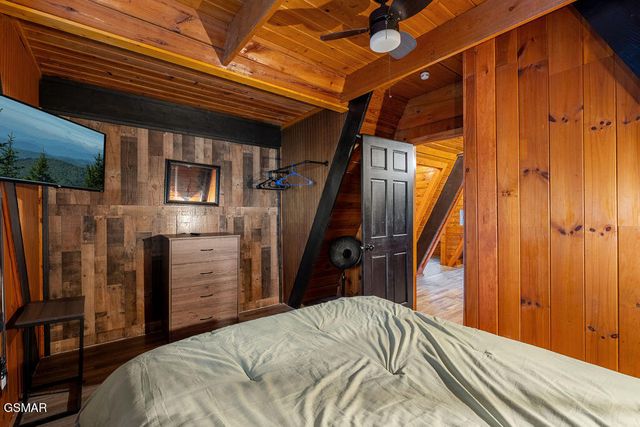 1043 Ski Mountain Road, Gatlinburg, TN 37738