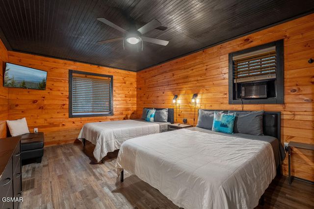 1043 Ski Mountain Road, Gatlinburg, TN 37738