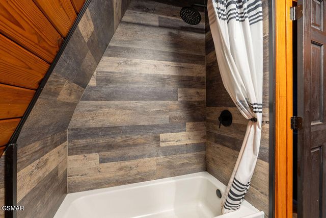 1043 Ski Mountain Road, Gatlinburg, TN 37738