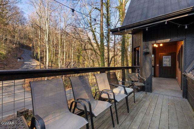 1043 Ski Mountain Road, Gatlinburg, TN 37738