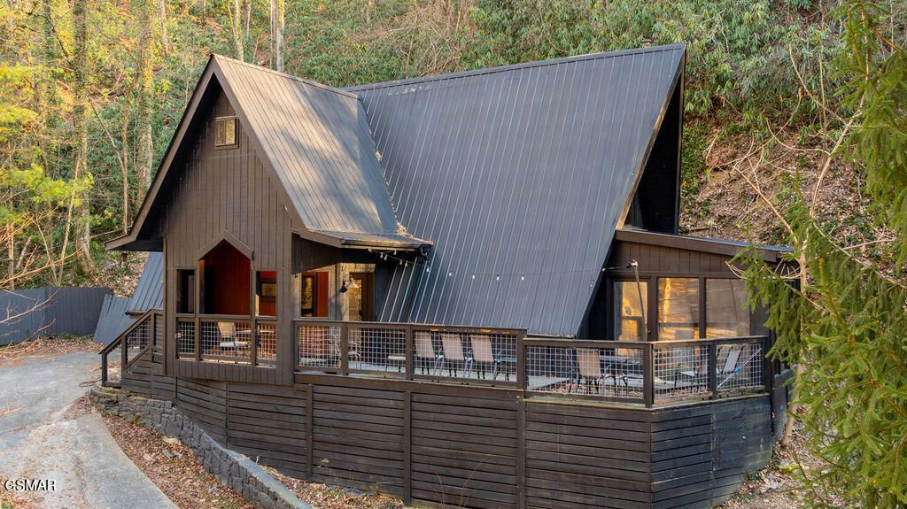 1043 Ski Mountain Road, Gatlinburg, TN 37738